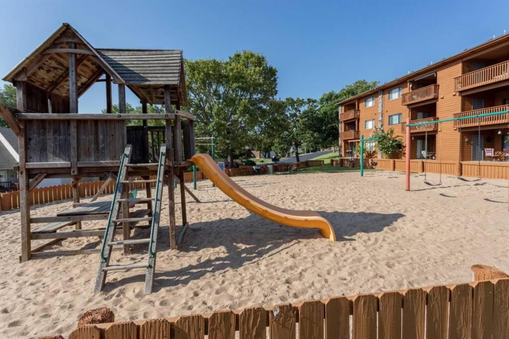 On Pointe Getaway Бренсън Екстериор снимка